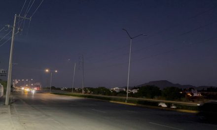 Saltillo: El bulevar Emilio Arizpe amanece en penumbras