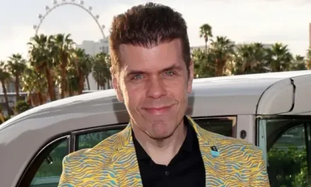 Crisis en vivo de Perez Hilton: Bloguero es hospitalizado tras autolesionarse con un cuchillo durante transmisión