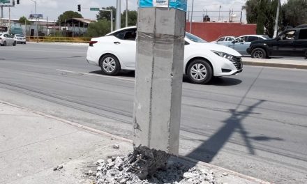 Piden vecinos retiro de poste en Otilio González