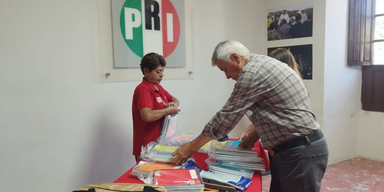 PRI Ramos Arizpe apoya la economía familiar al vender útiles a bajo costo