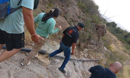 Rescatan a dos personas atrapadas en la corriente del Cañón del Chiflón en Ramos Arizpe