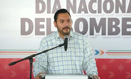 Reconoce el alcalde de Monclova a los bomberos en su día