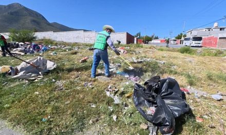 Refuerza el alcalde, Javier Díaz limpieza en canal pluvial al sur de Saltillo