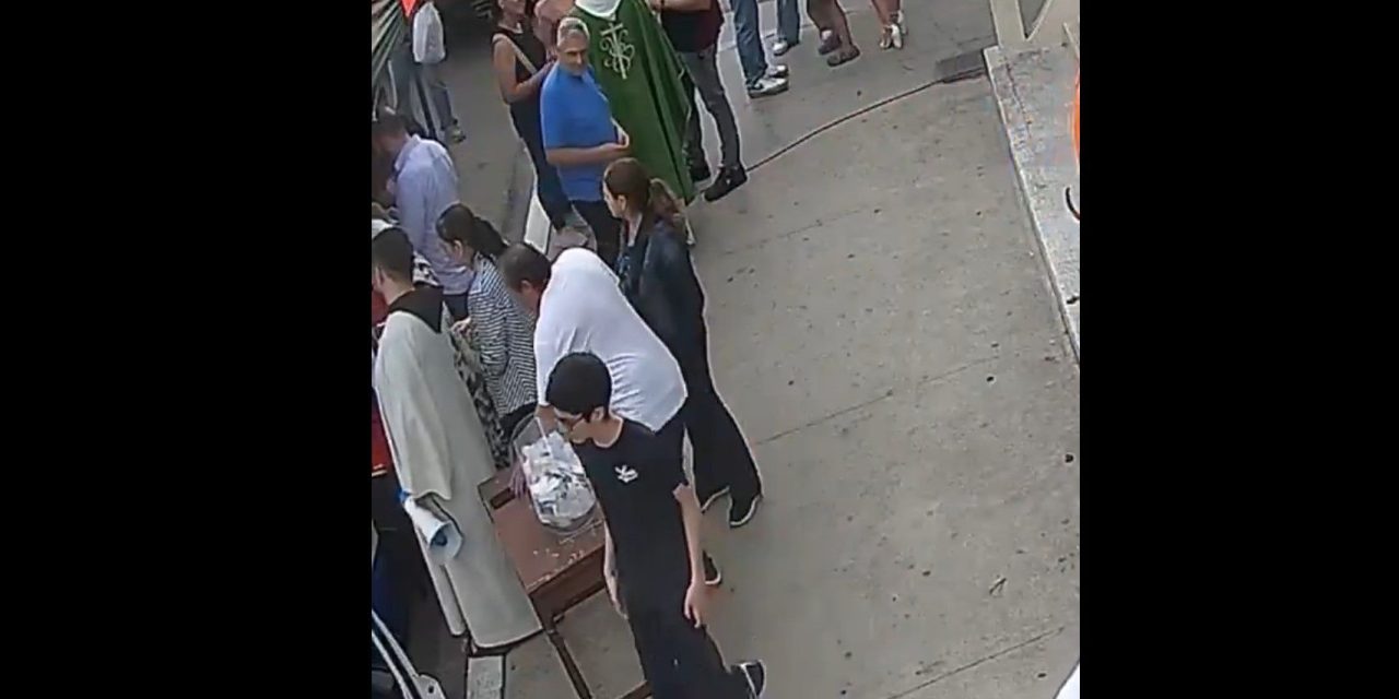 Hombre roba celular de sacerdote en Tijuana y todo queda grabado en video