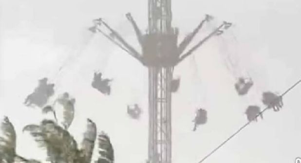Susto en la Feria de León: Fuerte tormenta descompone juego mecánico y deja a jóvenes atrapados