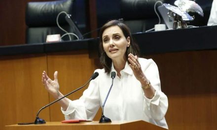 Lilly Téllez reta a morenistas a despojarse de sus visas en apoyo a Andy López Beltrán