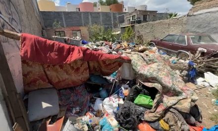 Él es el ‘Tigre’; el indigente que acumula basura en un predio del centro de Saltillo