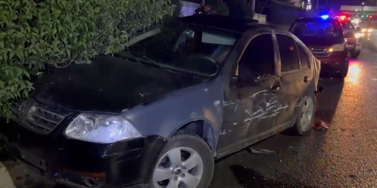Tráiler provoca accidente y huye del lugar al sur de Saltillo