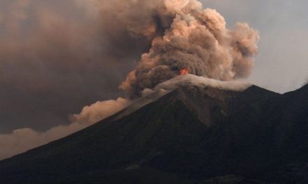 Ordenan evacuaciones de emergencia tras nueva erupción del Volcán de Fuego en Guatemala