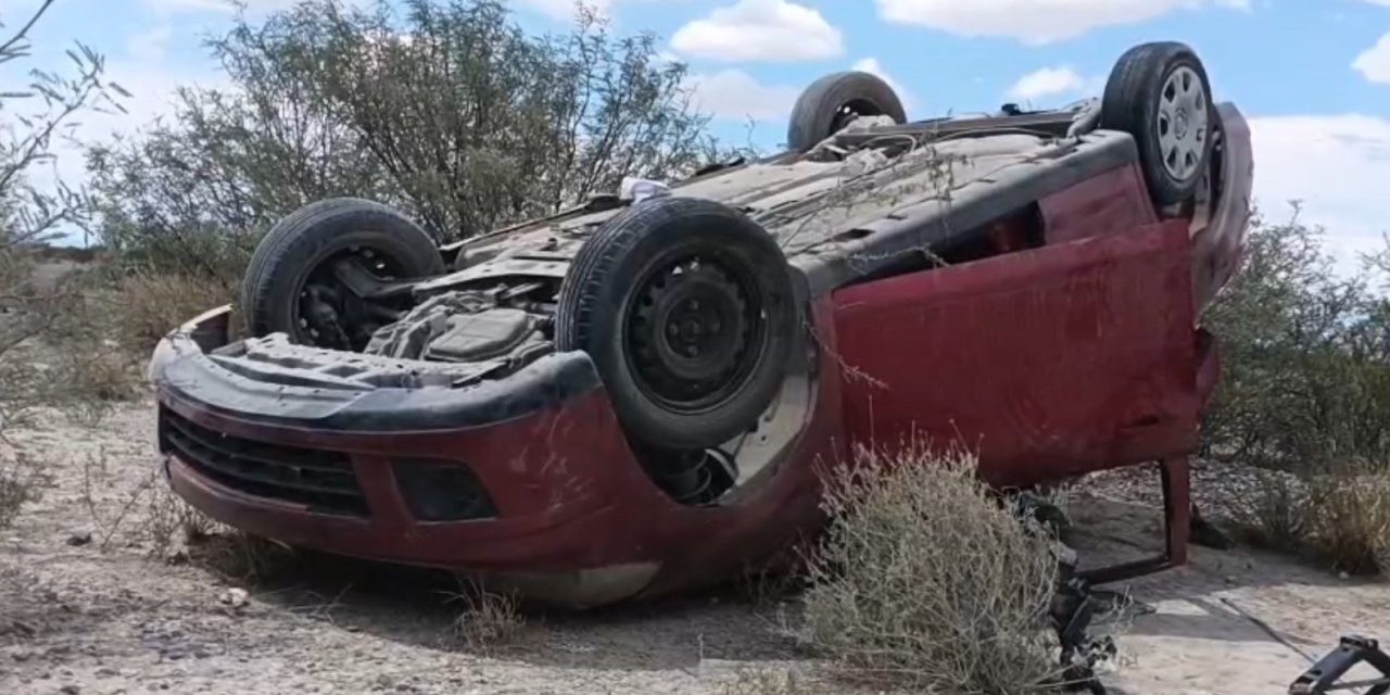 Vuelca conductor duranguense en la carretera Saltillo–Torreón