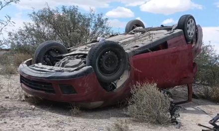 Vuelca conductor duranguense en la carretera Saltillo–Torreón