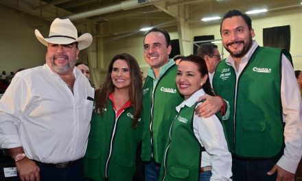 Manolo Jiménez y Carlos Villarreal entregan apoyos del DIF Coahuila