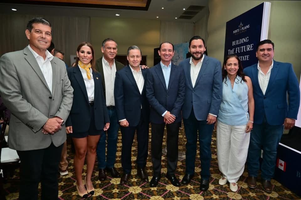 Carlos Villarreal firma Acuerdo de Conectividad Acuña-Torreón