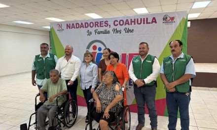 Entrega DIF apoyos casa por casa en la región Centro