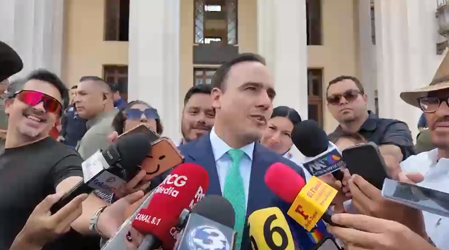 Celebra Manolo Jiménez retiro del Pase Turístico de Nuevo León