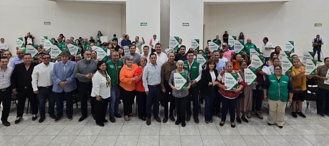 Más de 100 familias reciben escrituras en Acuña