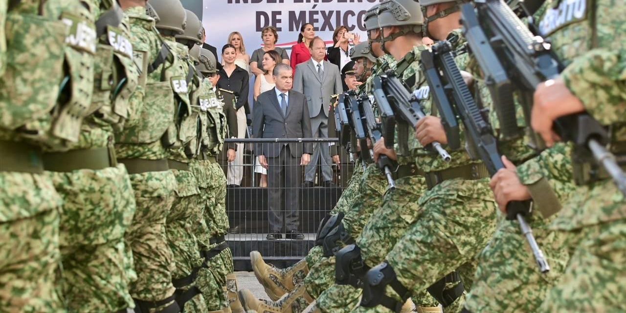 Desfilan en Torreón corporaciones para conmemorar la Independencia