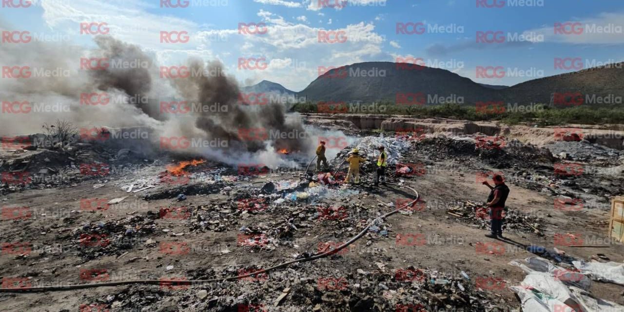 Bomberos controlan incendio presuntamente provocado en predio de Vito Alessio Robles