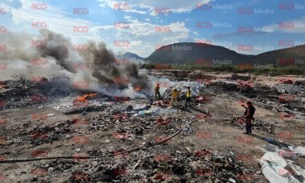 Bomberos controlan incendio presuntamente provocado en predio de Vito Alessio Robles