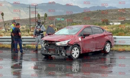 Pavimento mojado provoca accidente en la carretera 57; mujer resulta lesionada