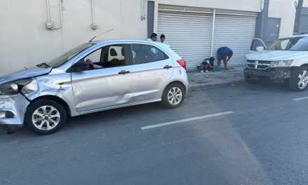 Lleva a sus hijos a la escuela y sufre accidente automovilístico en Saltillo
