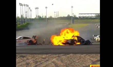 Piloto salva a su rival de morir quemado tras aterrador accidente durante carrera de automovilismo en China