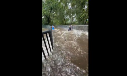 Corredores del medio maratón de Nueva Jersey enfrentan severas inundaciones durante la competencia en Paramus