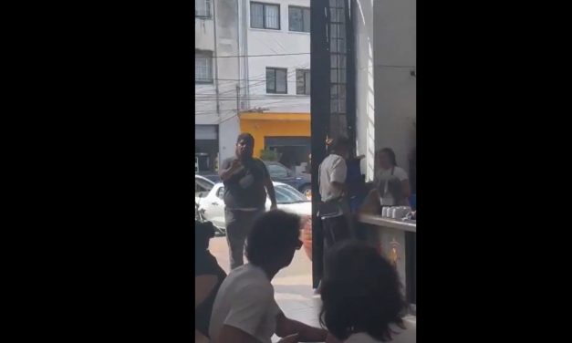 Un tenor callejero conmueve al Mercado IV Centenario de Guadalajara al cantar ‘Nessun dorma’