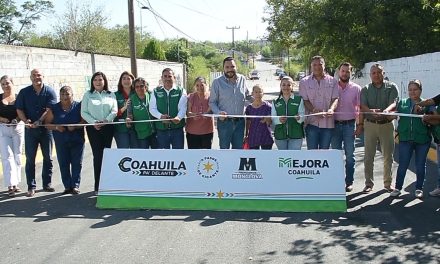 Entrega Carlos Villarreal una obra mas de pavimentación en Monclova