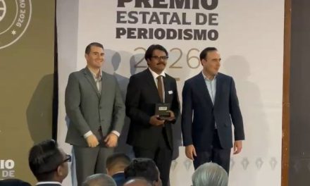 Gana Gustavo Adolfo Espinoza Premio Estatal de Periodismo por ‘Entre Humo y Cenizas’
