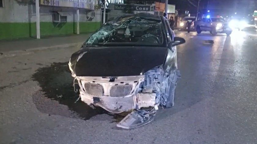 Hombre se estrella contra barda de un taller en Saltillo