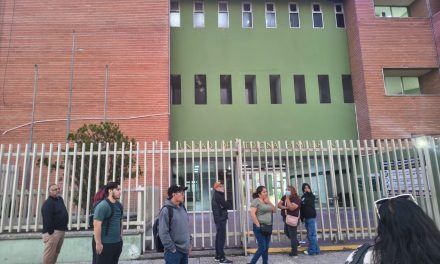 Pacientes del IMSS inconformes porque hoy no brindan atención en Medicina Familiar