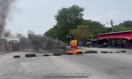 Policías y mototaxistas buscaban liberar al alcalde de Juchitán a la fuerza; arde la región