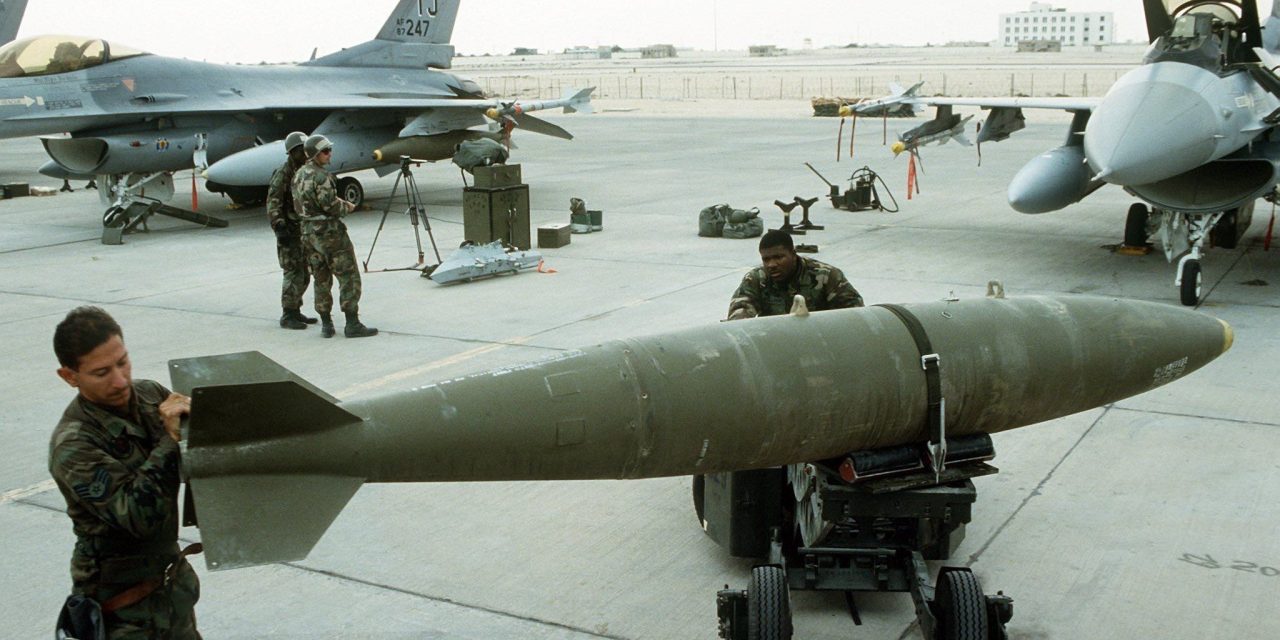 Trump prepara millonaria venta de bombas a Israel, reporta The Washington Post