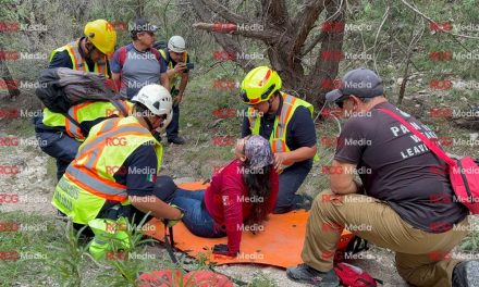 Mujer sufre accidente en la Sierra de Zapaliname