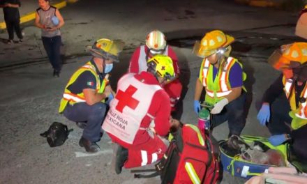 Mujer es atropellada por taxi al poniente de Saltillo