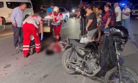 Pareja de adolescentes resulta lesionada tras derrapar en motocicleta frente al COBAC