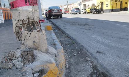 Piden retirar poste de la CFE que resultó dañado tras accidente en el centro de Saltillo