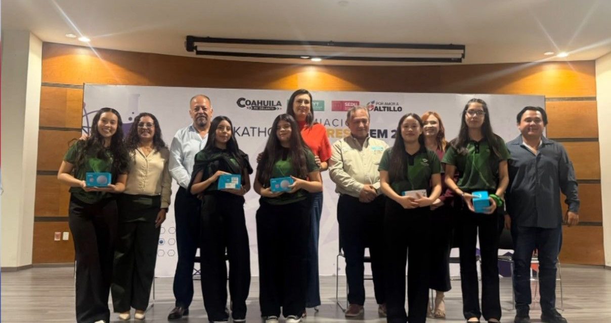 Premian a las ganadoras del Hackathon Mujeres STEM 2026