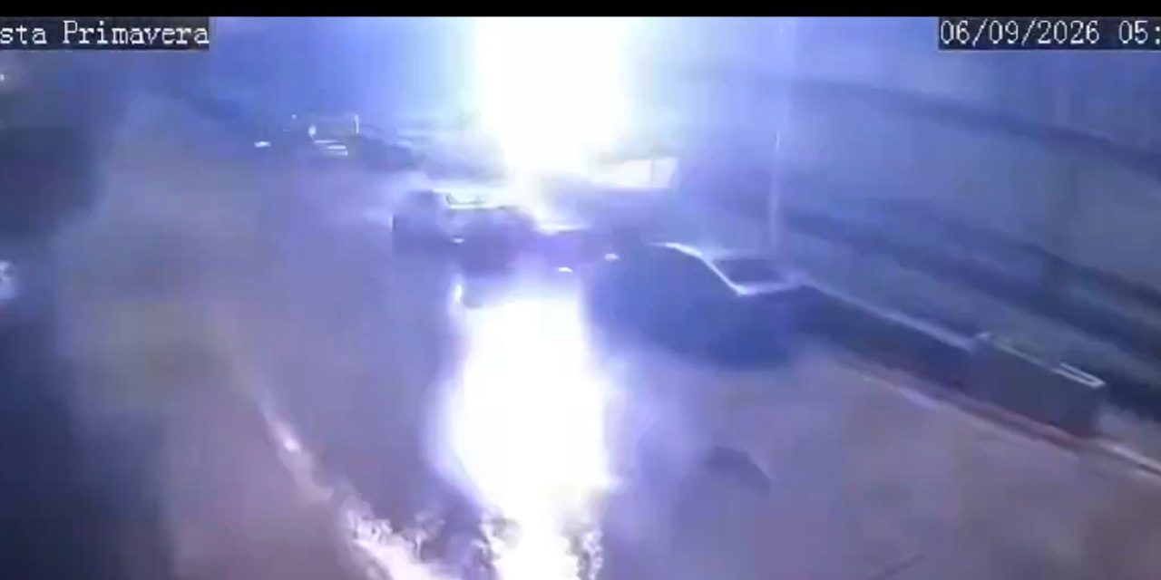 Así fue la impresionante caída de un rayo en Tlaquepaque, Jalisco