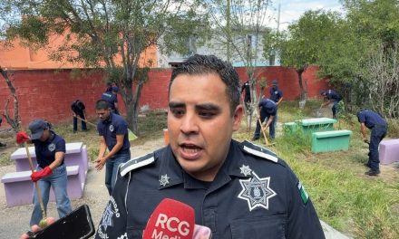 Refuerzan la proximidad social con jornada de limpieza en escuela primaria