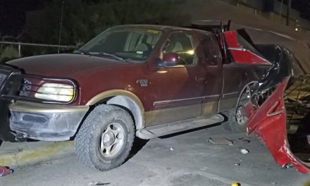 Hombre en estado de ebriedad se lleva puesto de comida en Saltillo