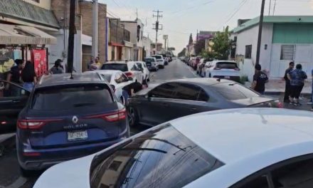 Se pasa el alto y provoca carambola en la Zona Centro