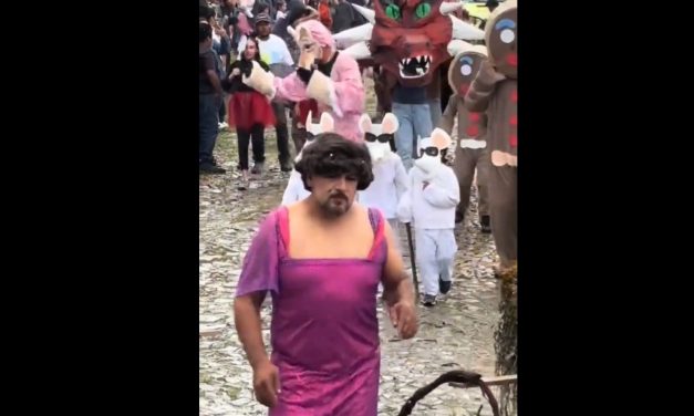 Tapalpa se transforma en el reino de Muy Muy Lejano con un pintoresco desfile de personajes de Shrek