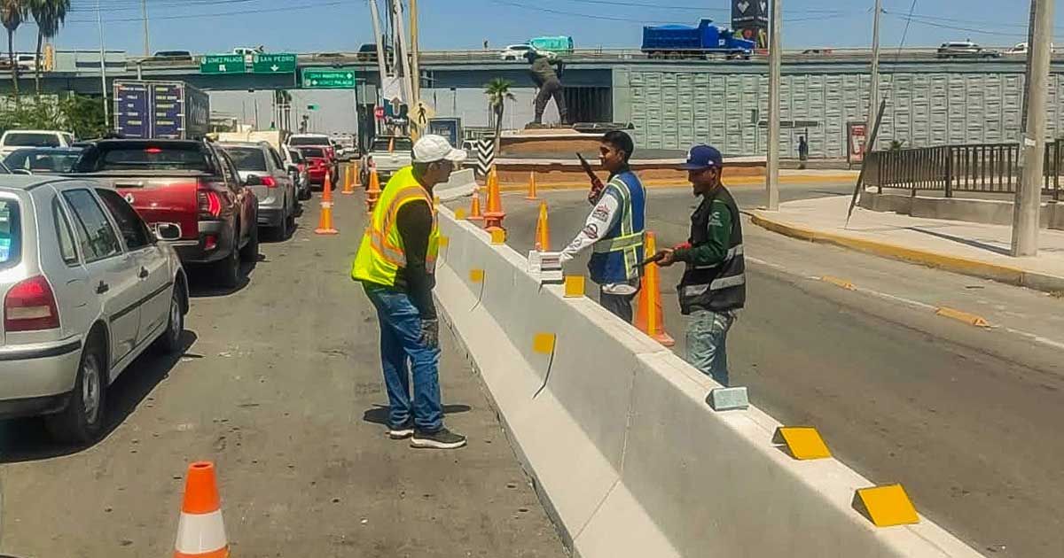 Instalan más barreras para ordenar tránsito de Torreón