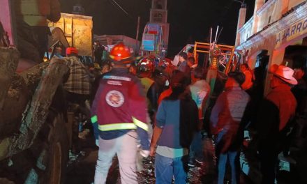 Tragedia en el Edomex: Explosión de pirotecnia derrumba techo de iglesia en Temascalcingo y deja nueve muertos