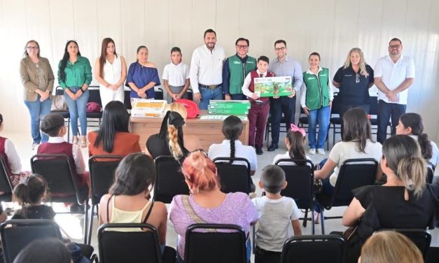 Carlos Villarreal y distribuidores Nissan impulsan el aprendizaje infantil