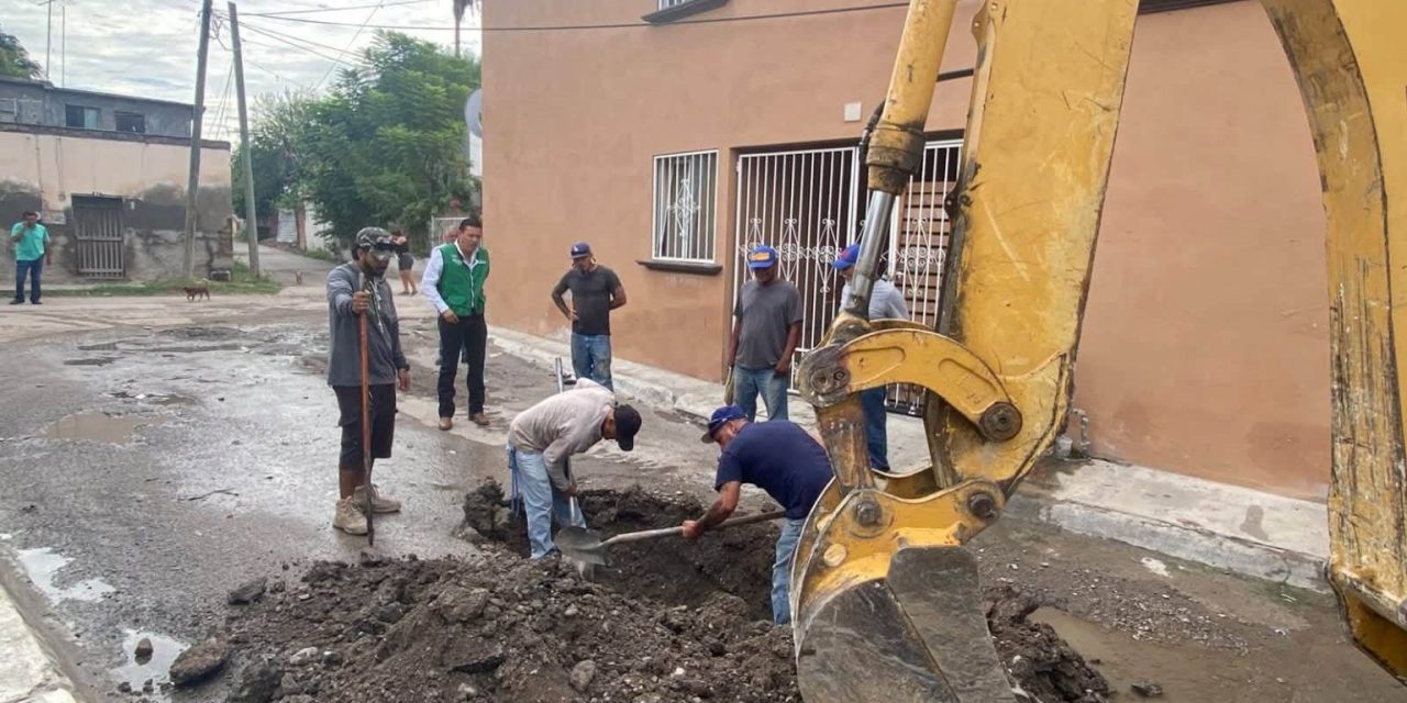 Atienden drenaje y limpian arroyo en San Juan de Sabinas