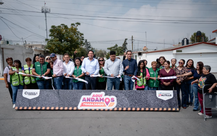 Javier Díaz entrega más obras de pavimento