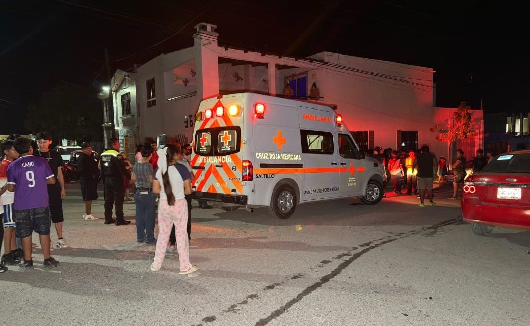 Motociclista ignora señal de alto y provoca choque al sur de Saltillo